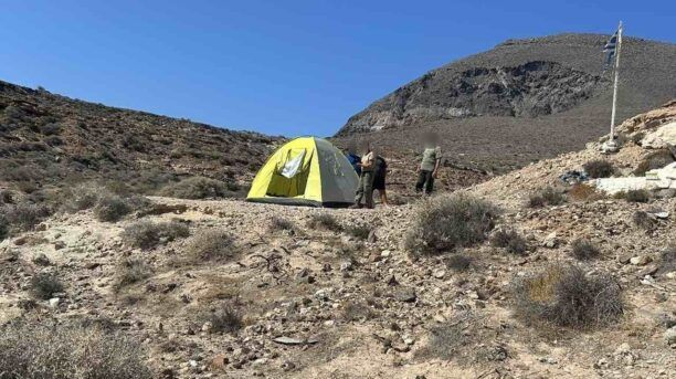 Συνελήφθησαν κυνηγοί που κατασκήνωσαν στο νησάκι Χριστιανά στις Κυκλάδες εντός NATURA και σκότωναν ορτύκια